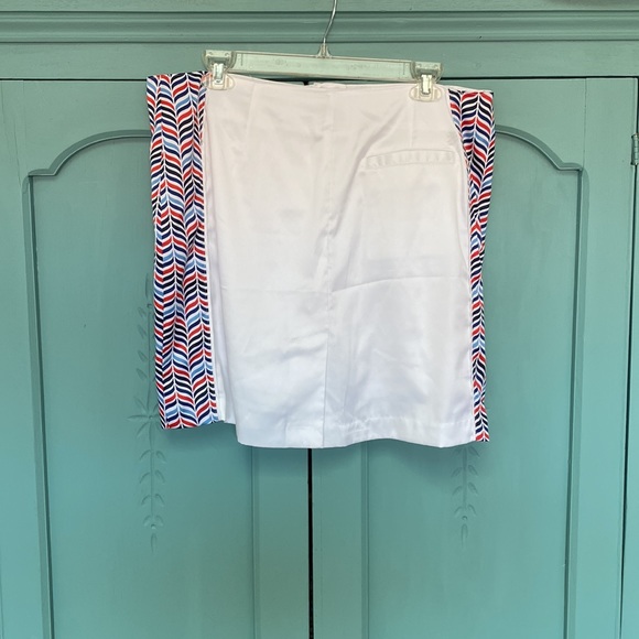 IZOD Womens Golf Skirt. Size 12 - Picture 3 of 13